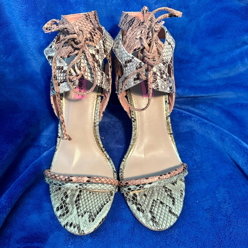 Betsey Johnson Snake Print Heels. Size 8.5.